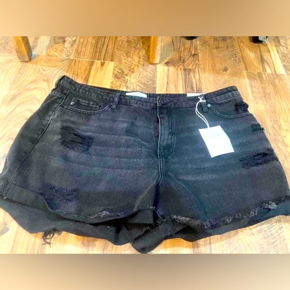 KanCan distressed plus black denim shorts 3x High-rise